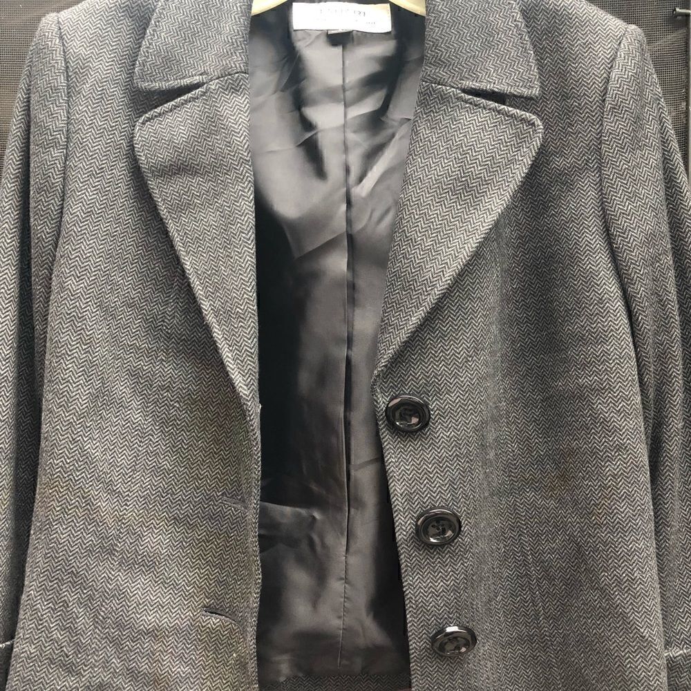 Beautiful soft Tahari jacket - Picture 4 of 6